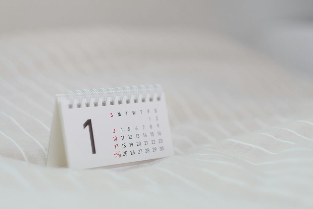 Calendario de mesa aberto no mes de xaneiro